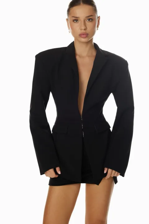 Fitted blazer with padded shoulders