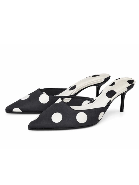 Polka-dot pumps